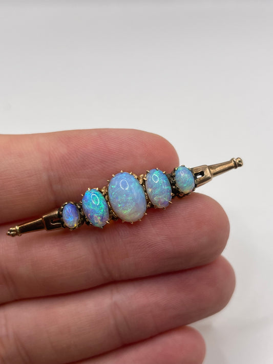 18ct gold opal brooch