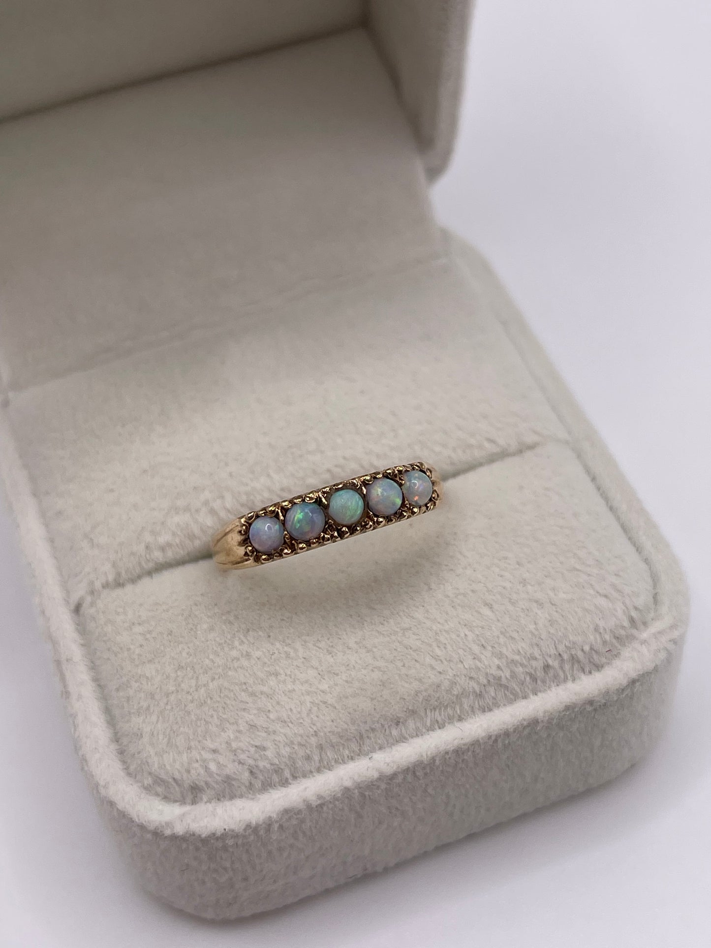 9ct gold opal ring