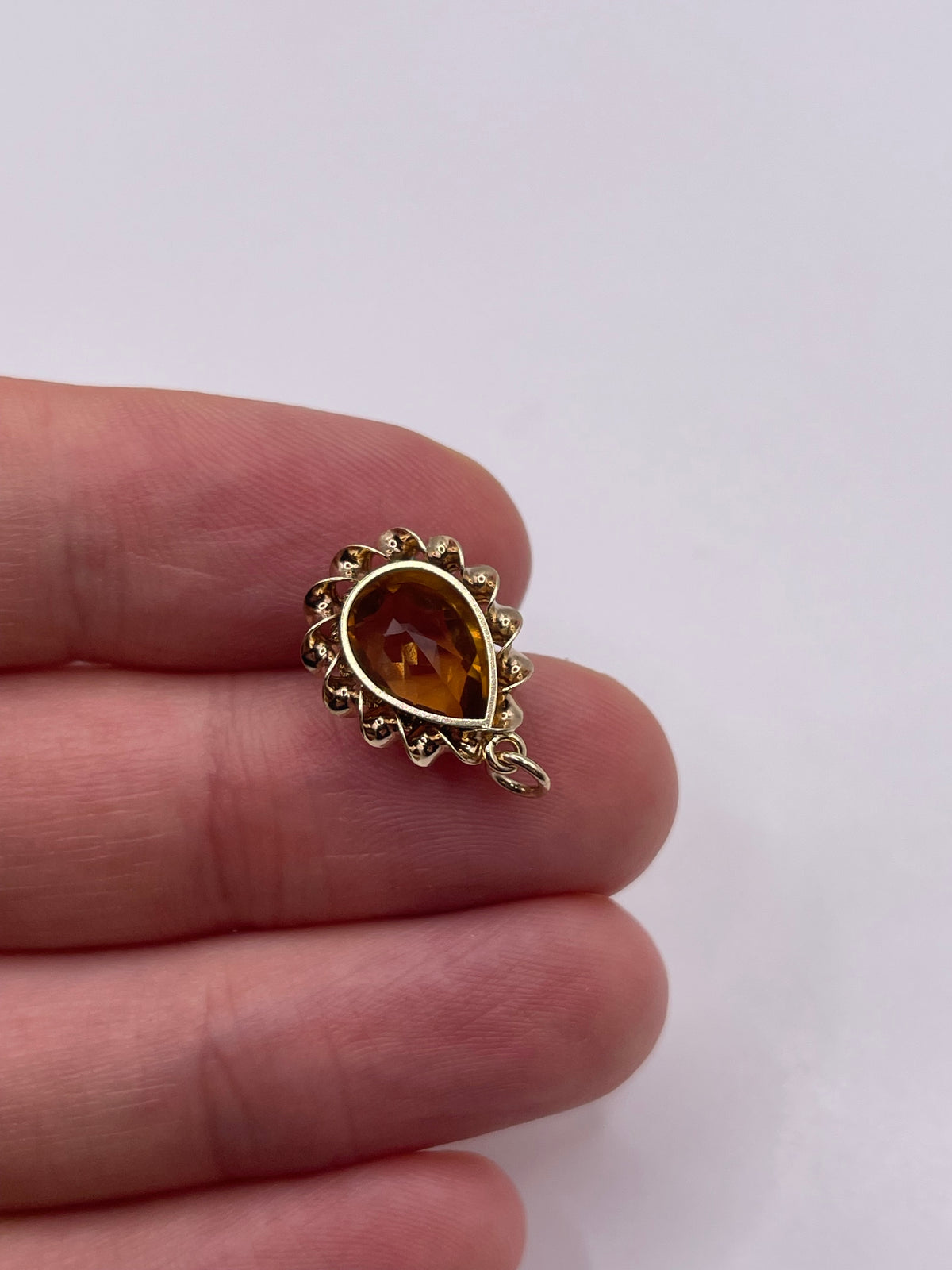 9ct gold citrine pendant