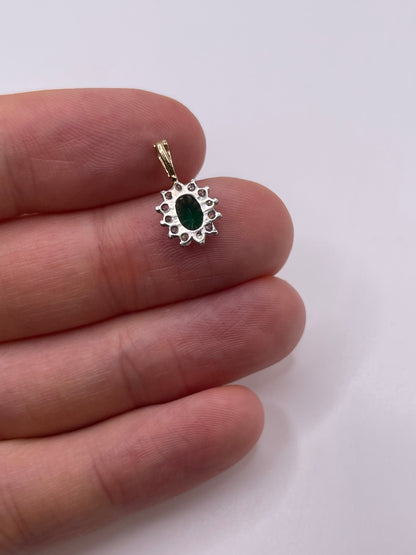 9ct gold green agate and cz pendant