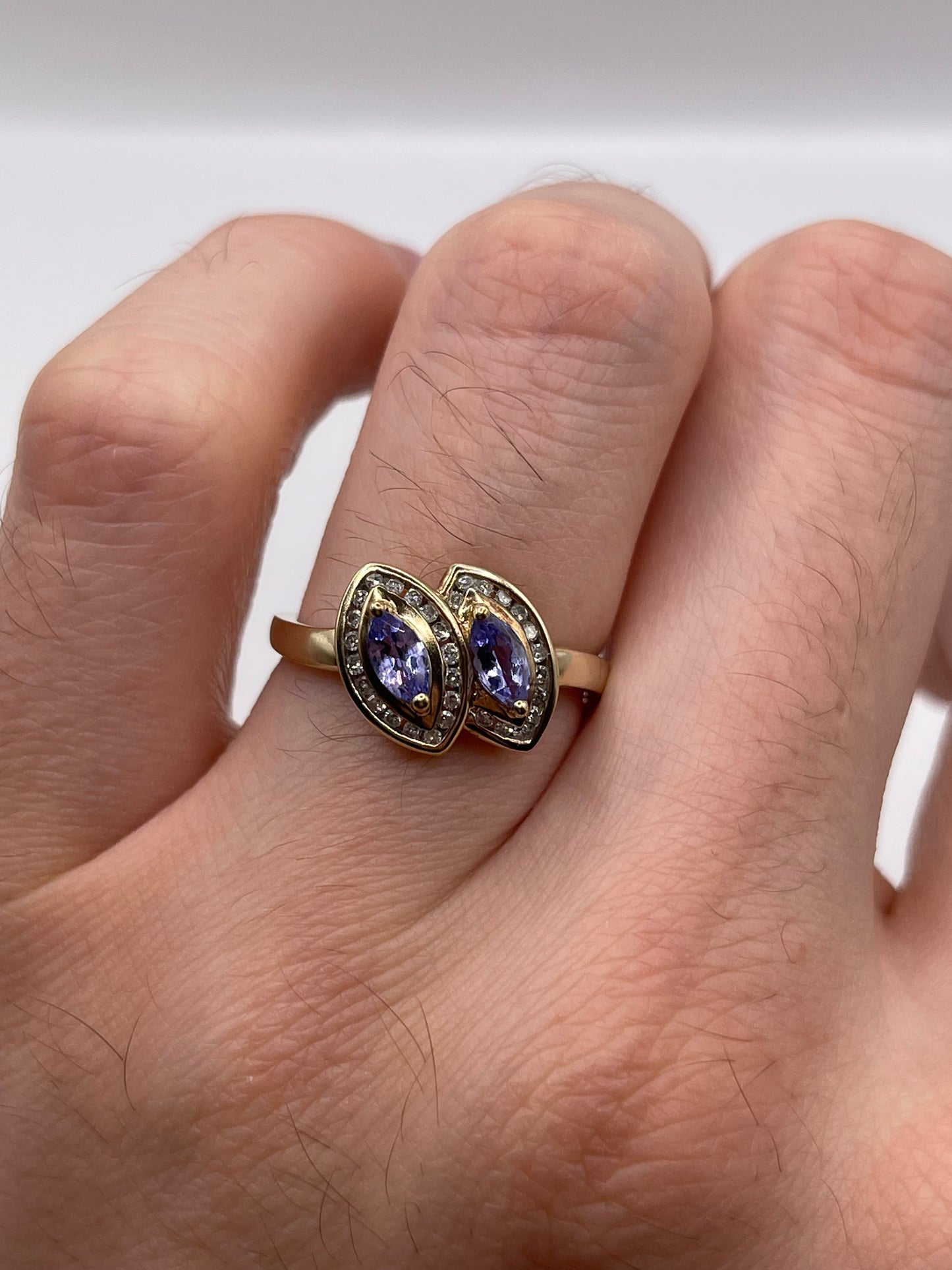 9ct gold tanzanite and diamond ring