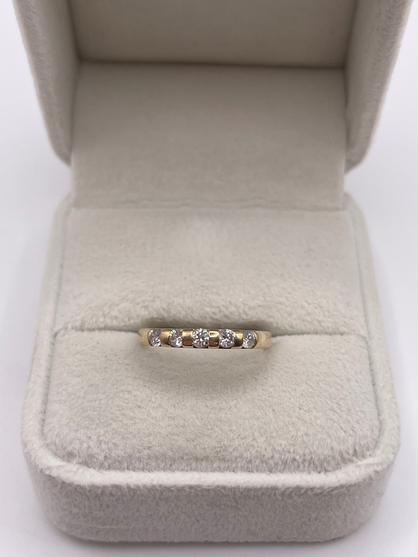 9ct gold diamond ring