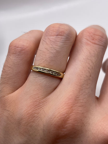 9ct gold diamond ring