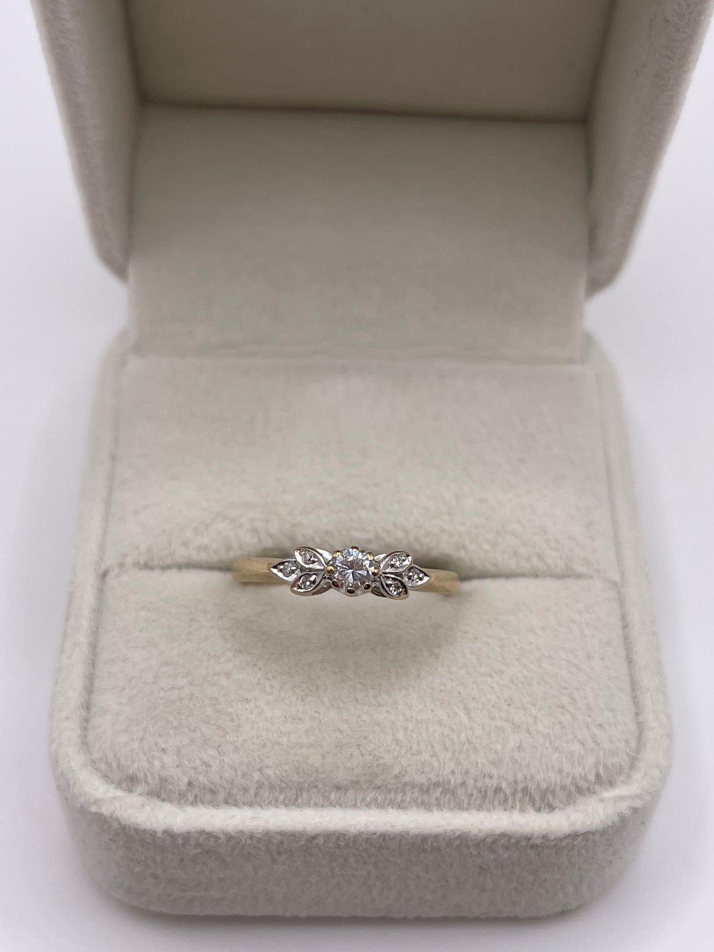 9ct gold diamond cluster ring