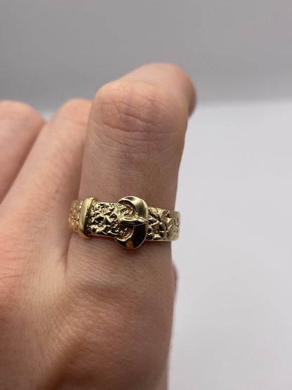 Heavy 9ct gold engraved buckle ring