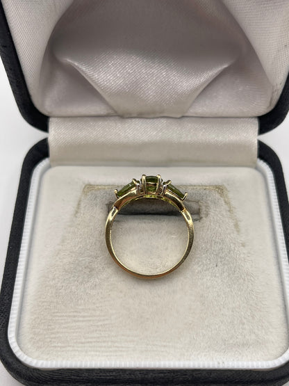 9ct gold peridot and diamond ring