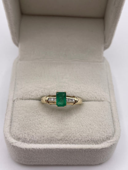 9ct gold emerald and diamond ring