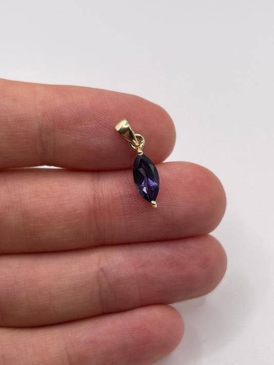 9ct gold iolite pendant