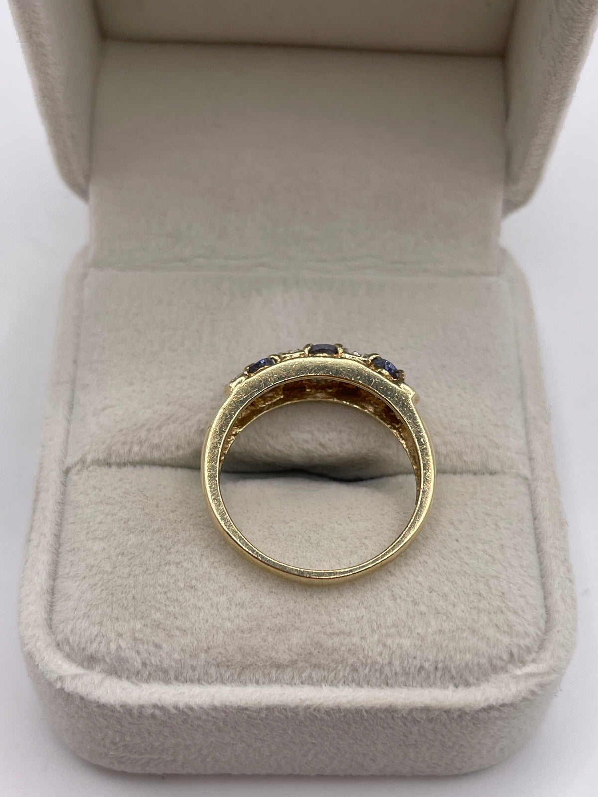 9ct gold tanzanite and diamond ring