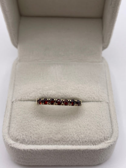 9ct gold garnet ring