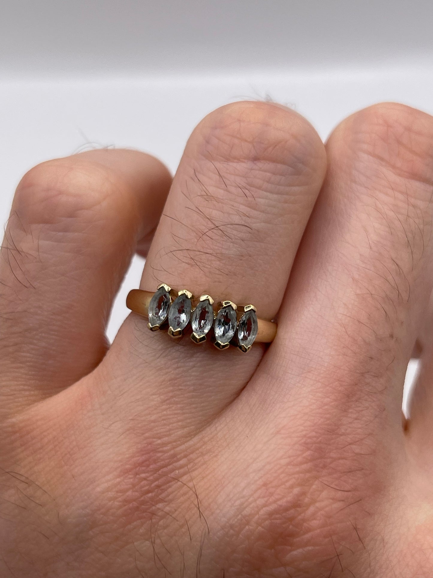 9ct gold aquamarine ring