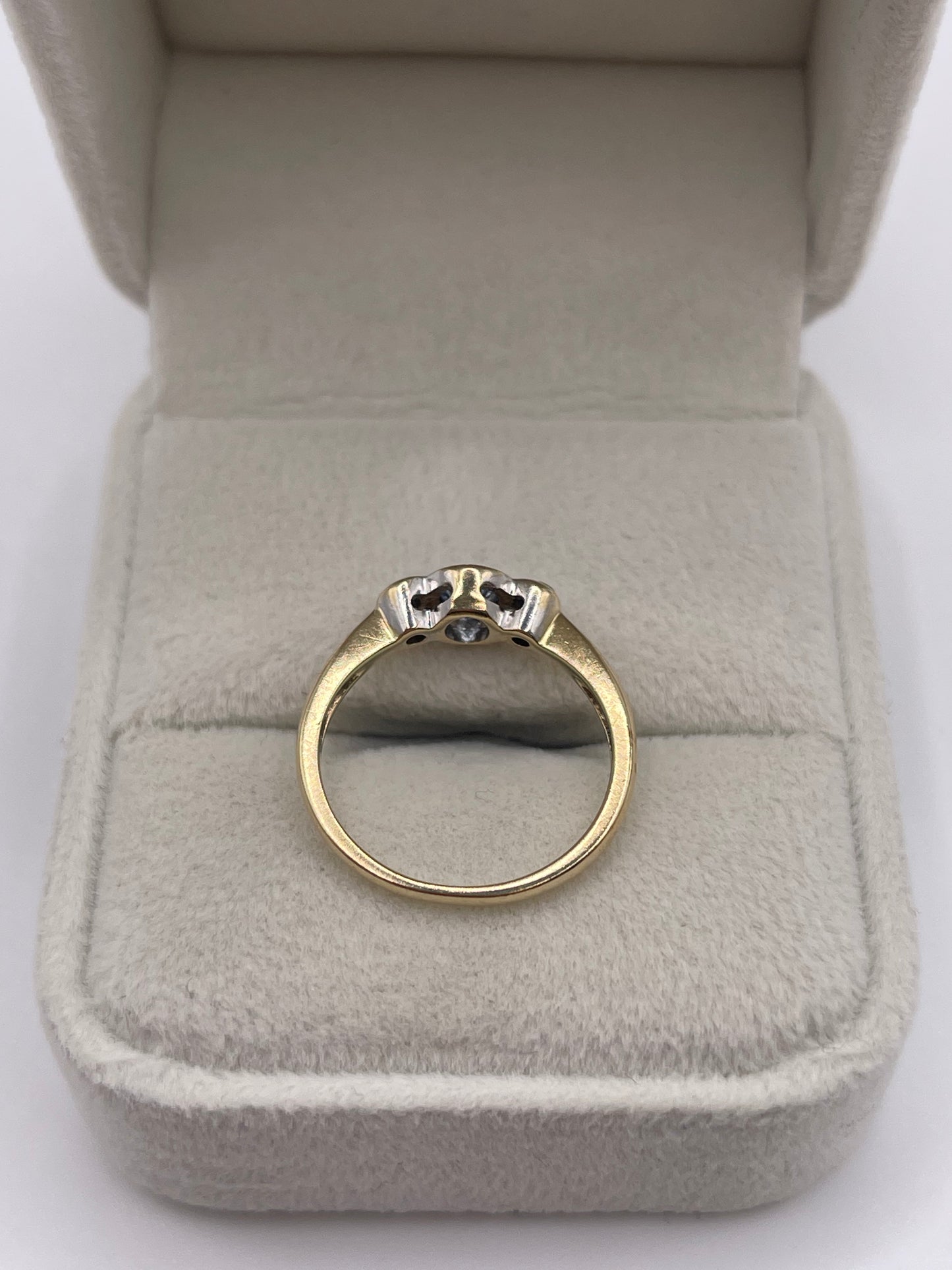 9ct gold sapphire and diamond ring
