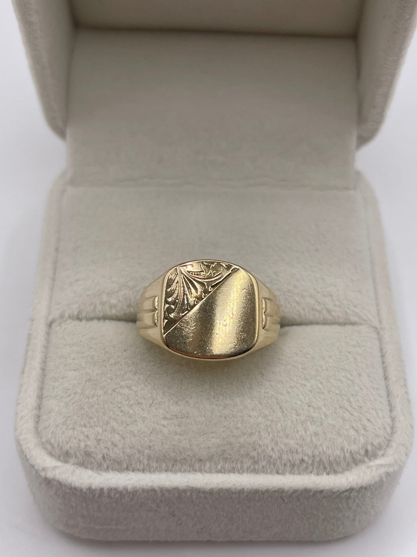 9ct gold signet ring