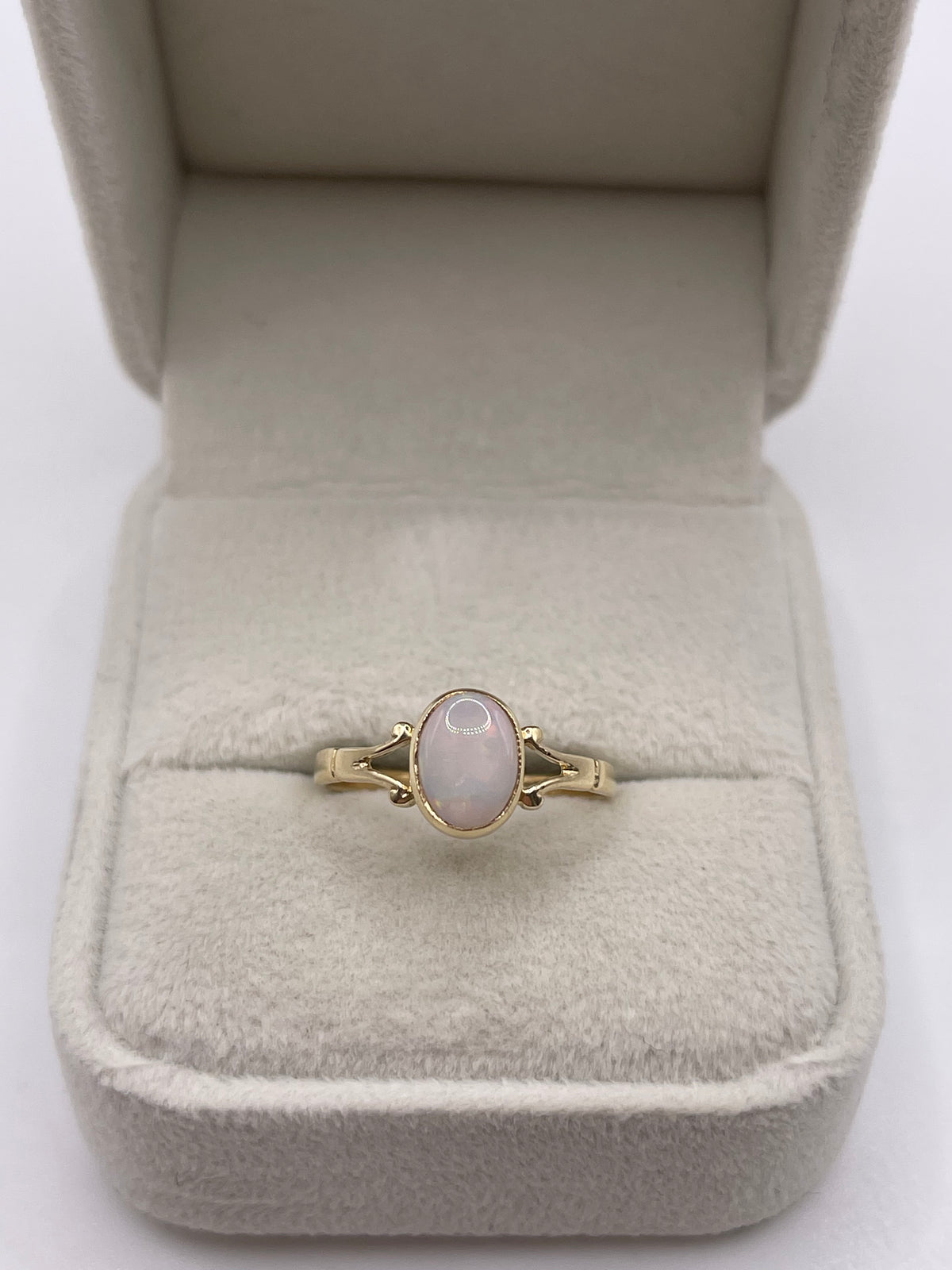 9ct gold opal ring