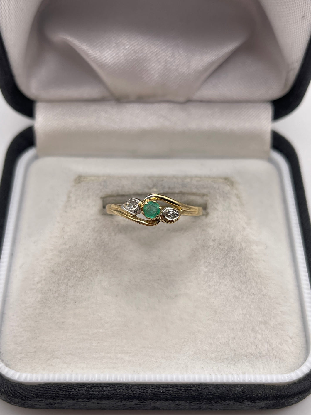 9ct gold emerald and diamond ring