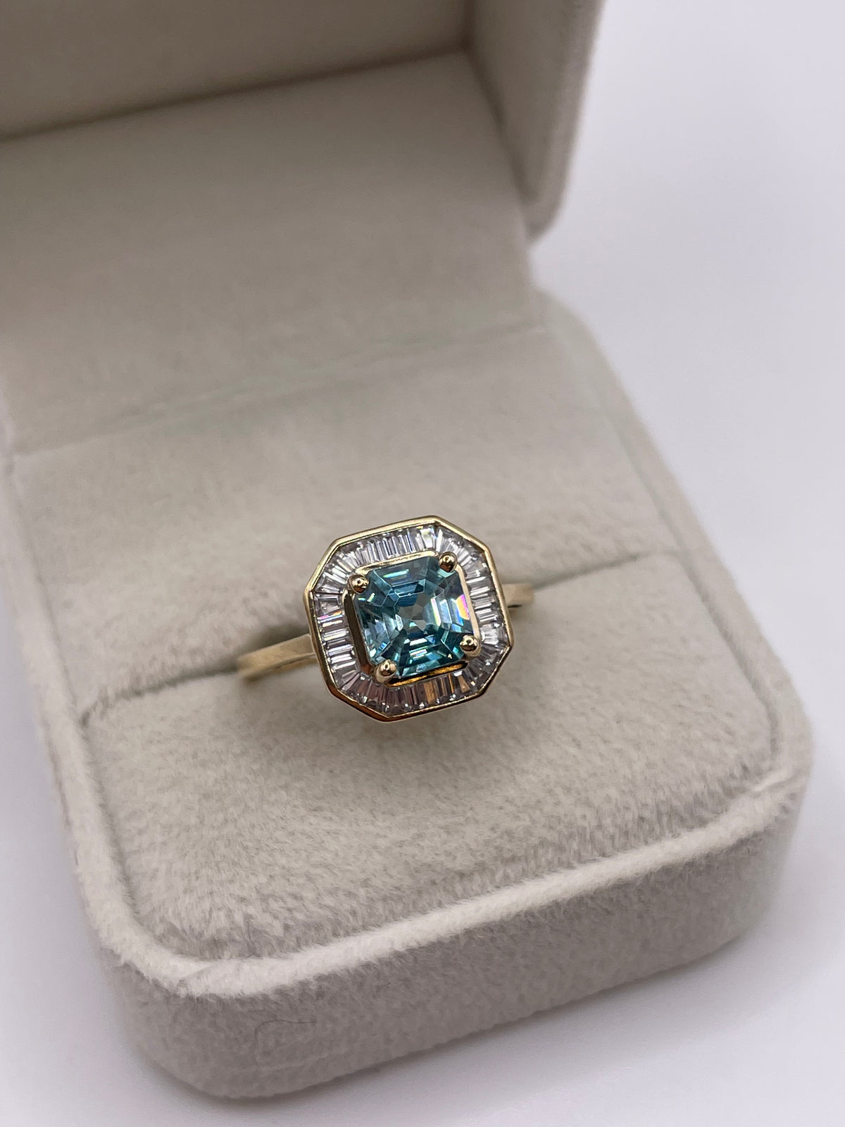 9ct gold zircon cluster ring