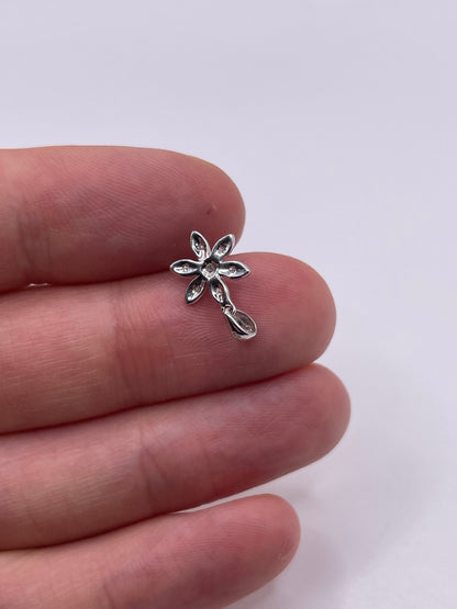 9ct white gold diamond pendant