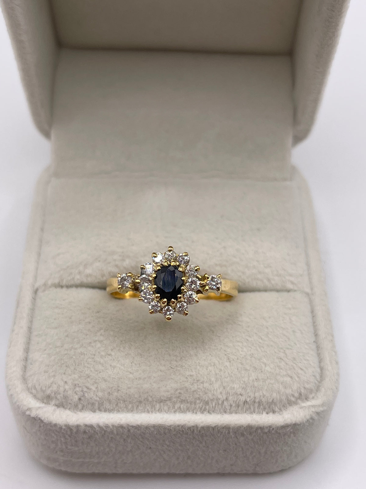 18ct gold sapphire and diamond ring