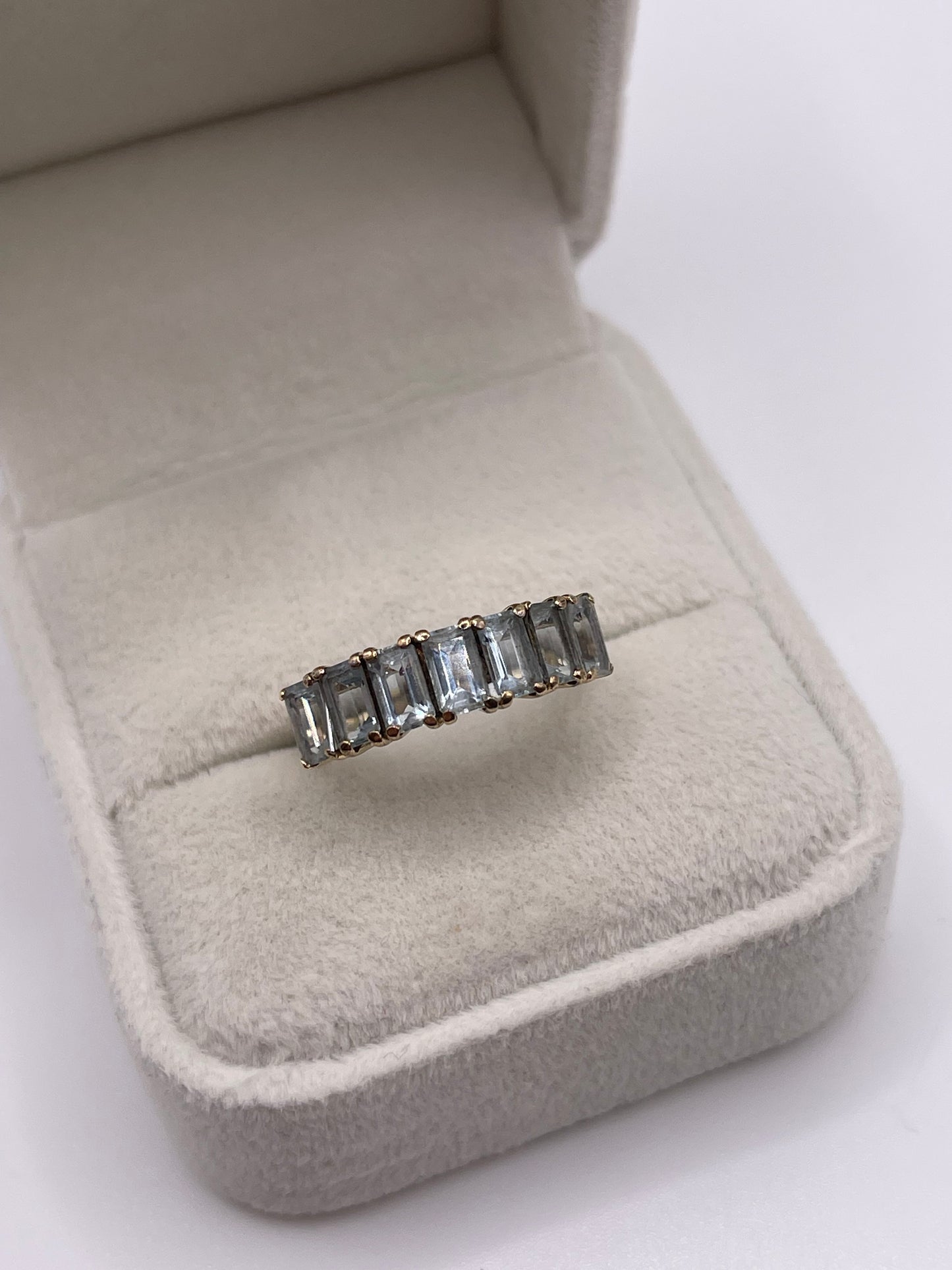9ct gold aquamarine ring