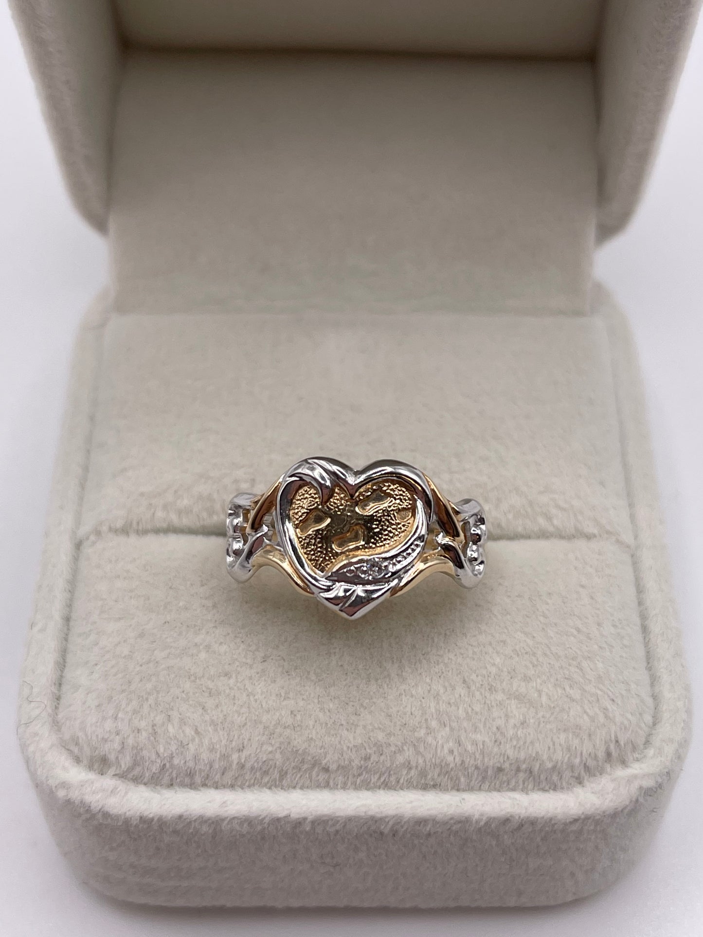 9ct gold diamond “footprint” ring