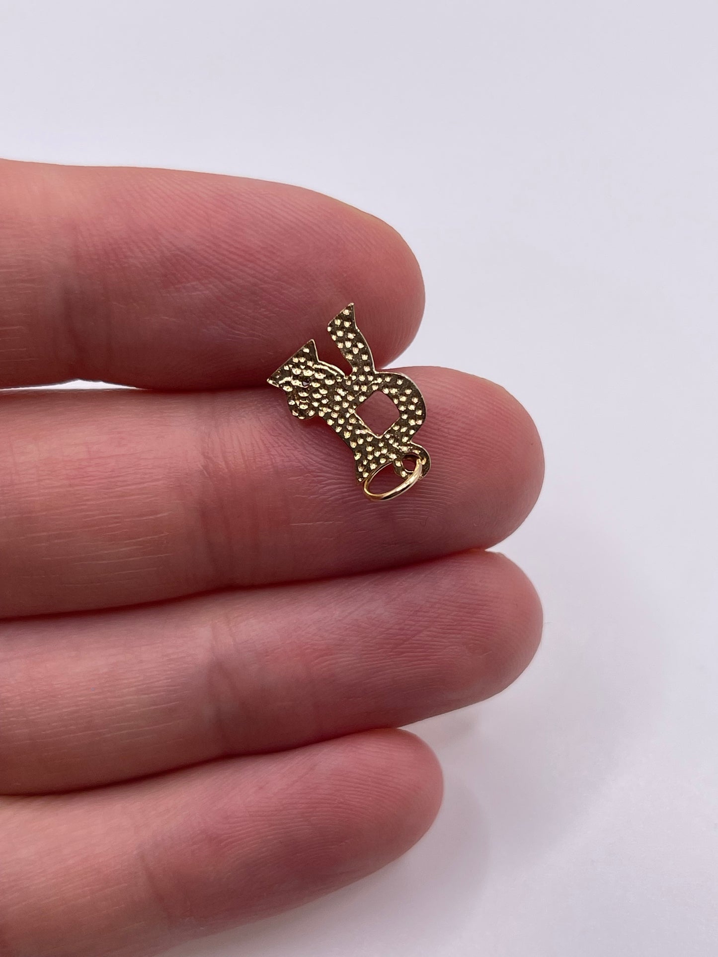 9ct gold diamond initial R pendant