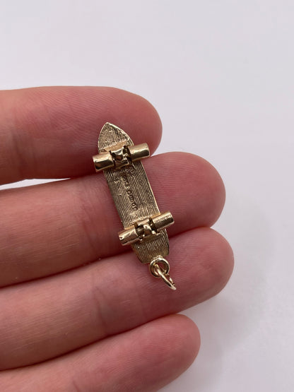 9ct gold skateboard charm