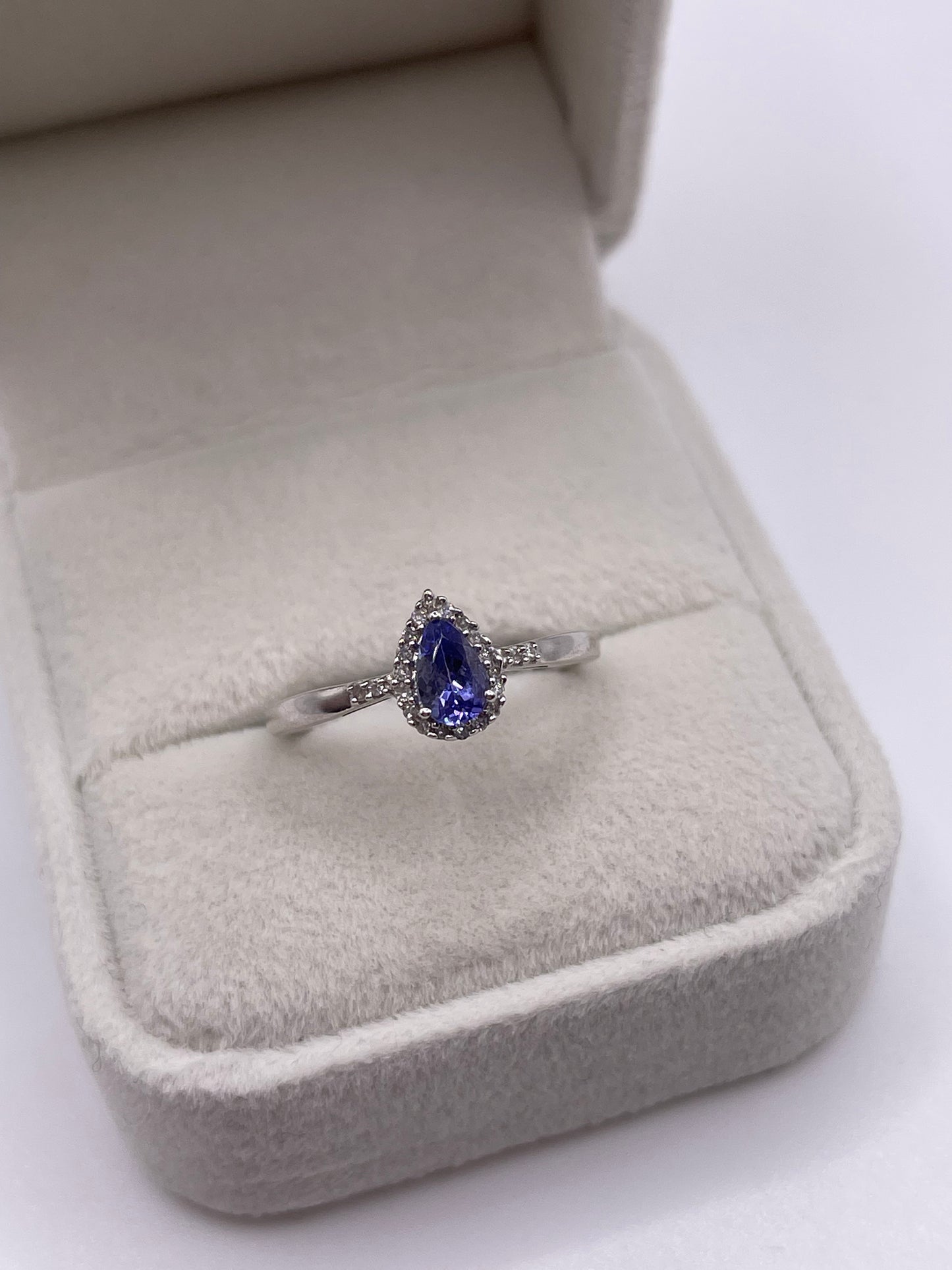 9ct white gold tanzanite and diamond ring