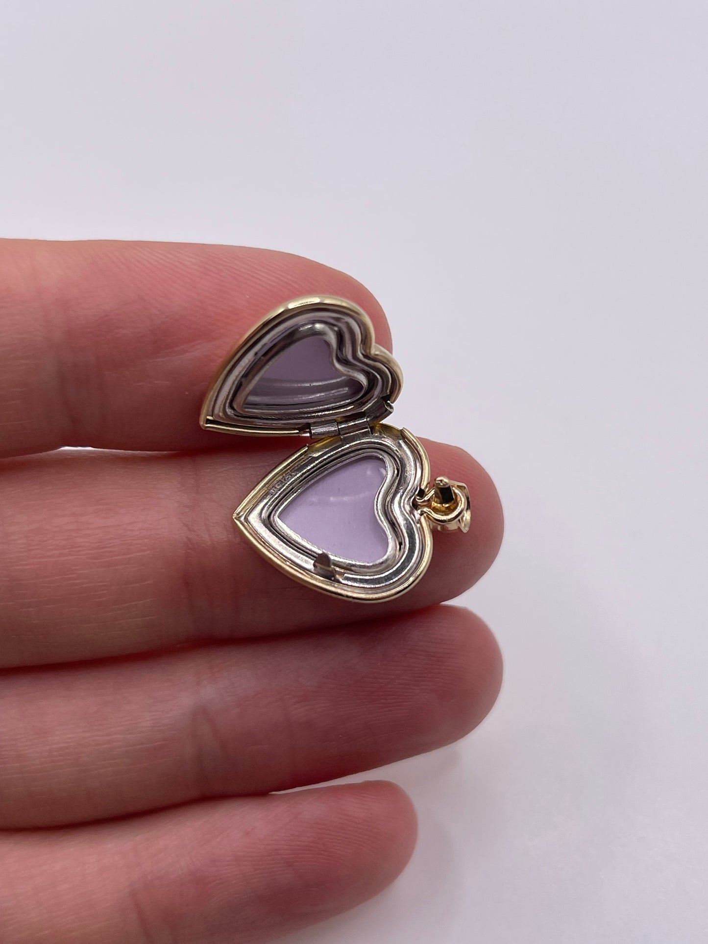 9ct gold diamond locket pendant