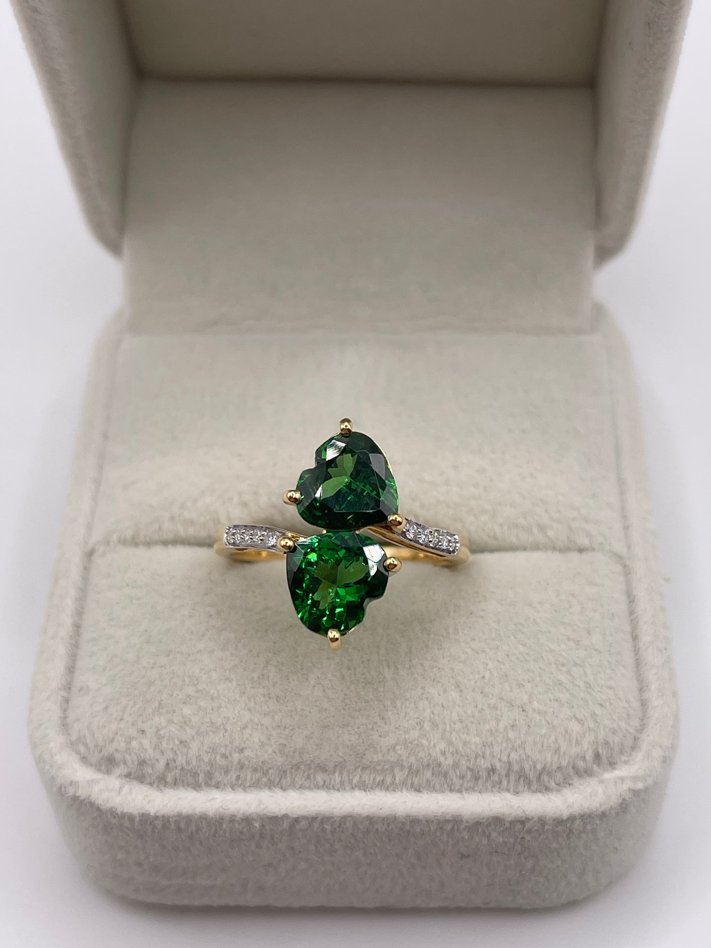 18ct gold garnet and diamond ring