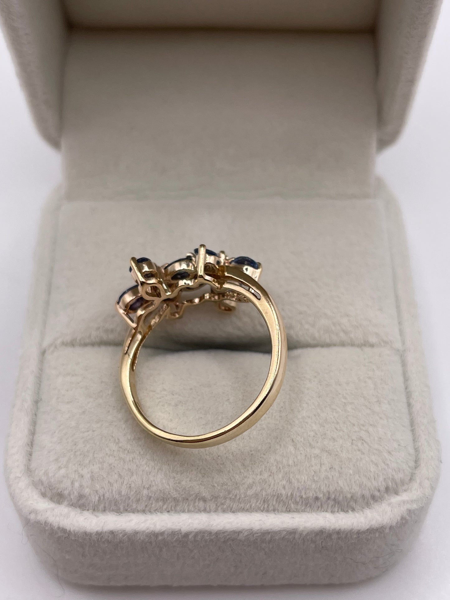 9ct gold sapphire and diamond ring