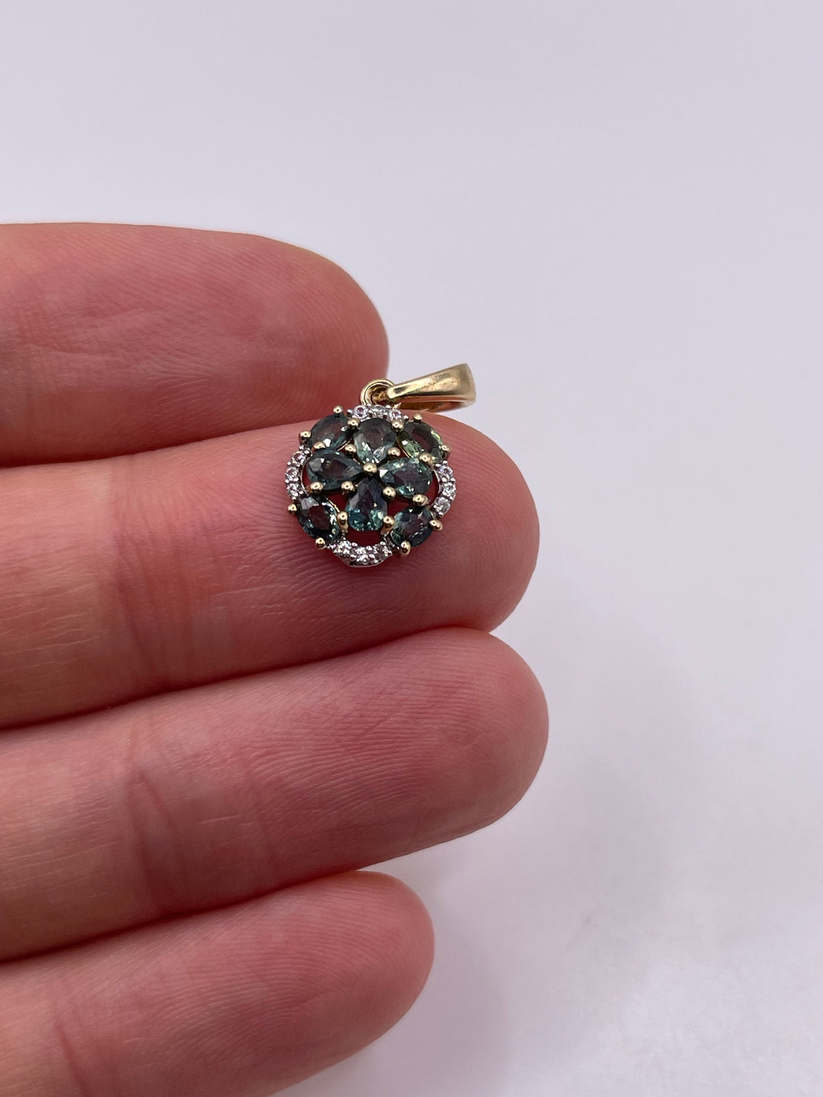 9ct gold alexandrite and zircon pendant