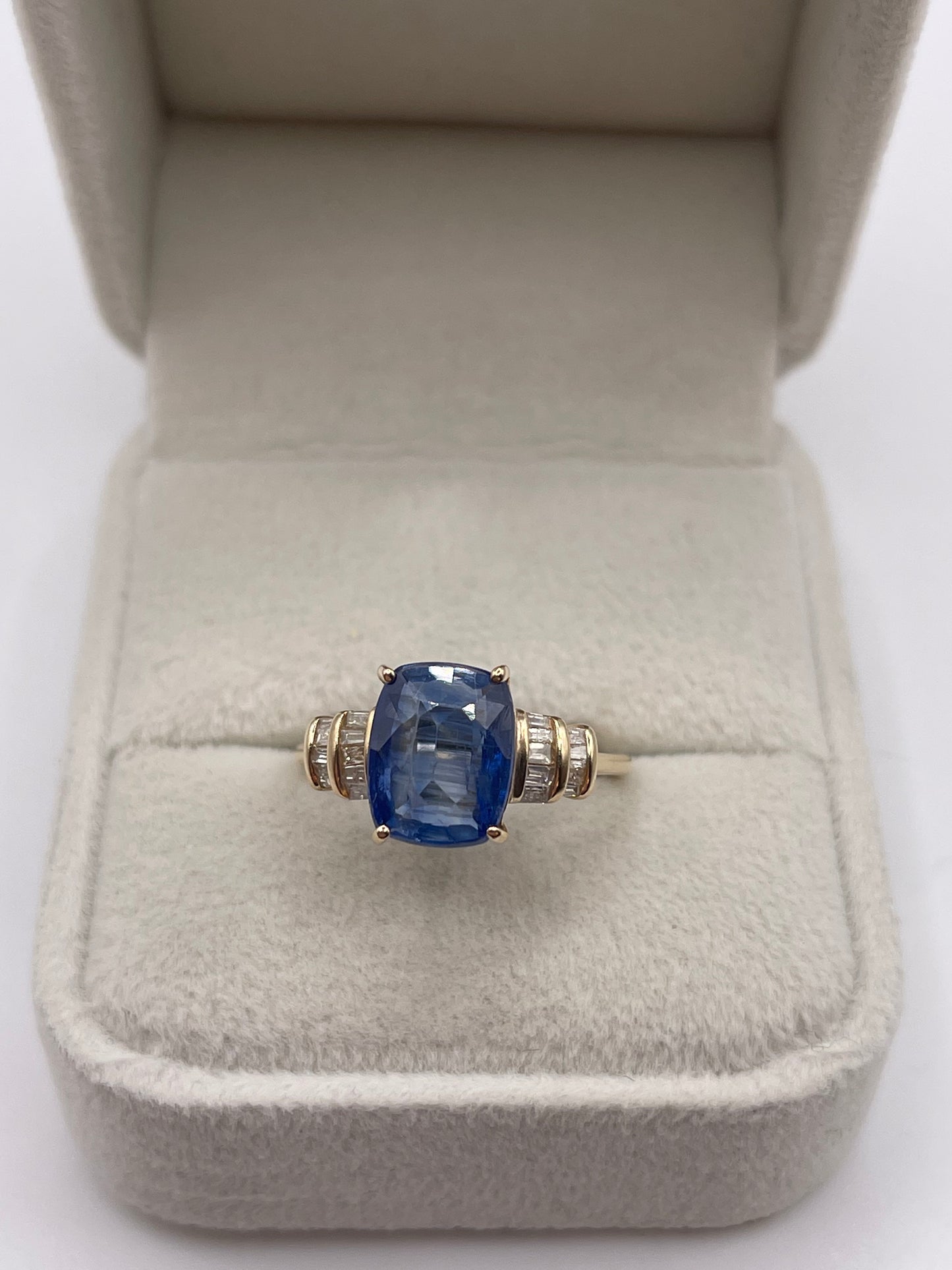 9ct gold kyanite and diamond ring