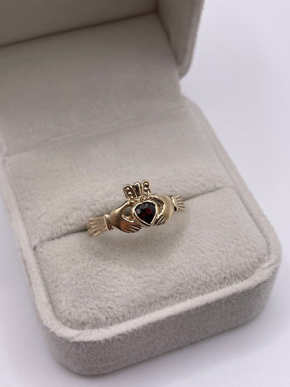 9ct gold garnet claddagh ring