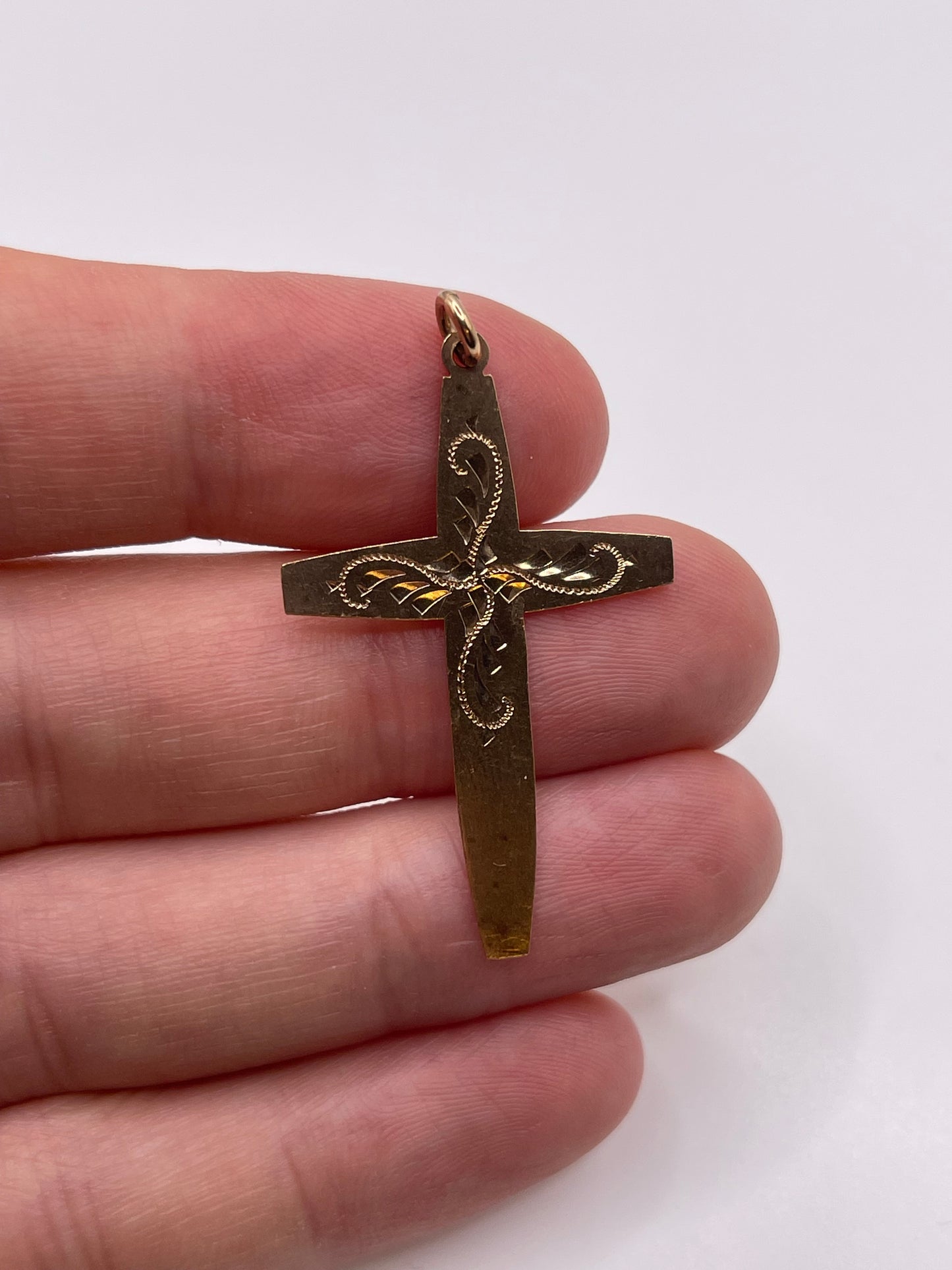 9ct gold cross pendant