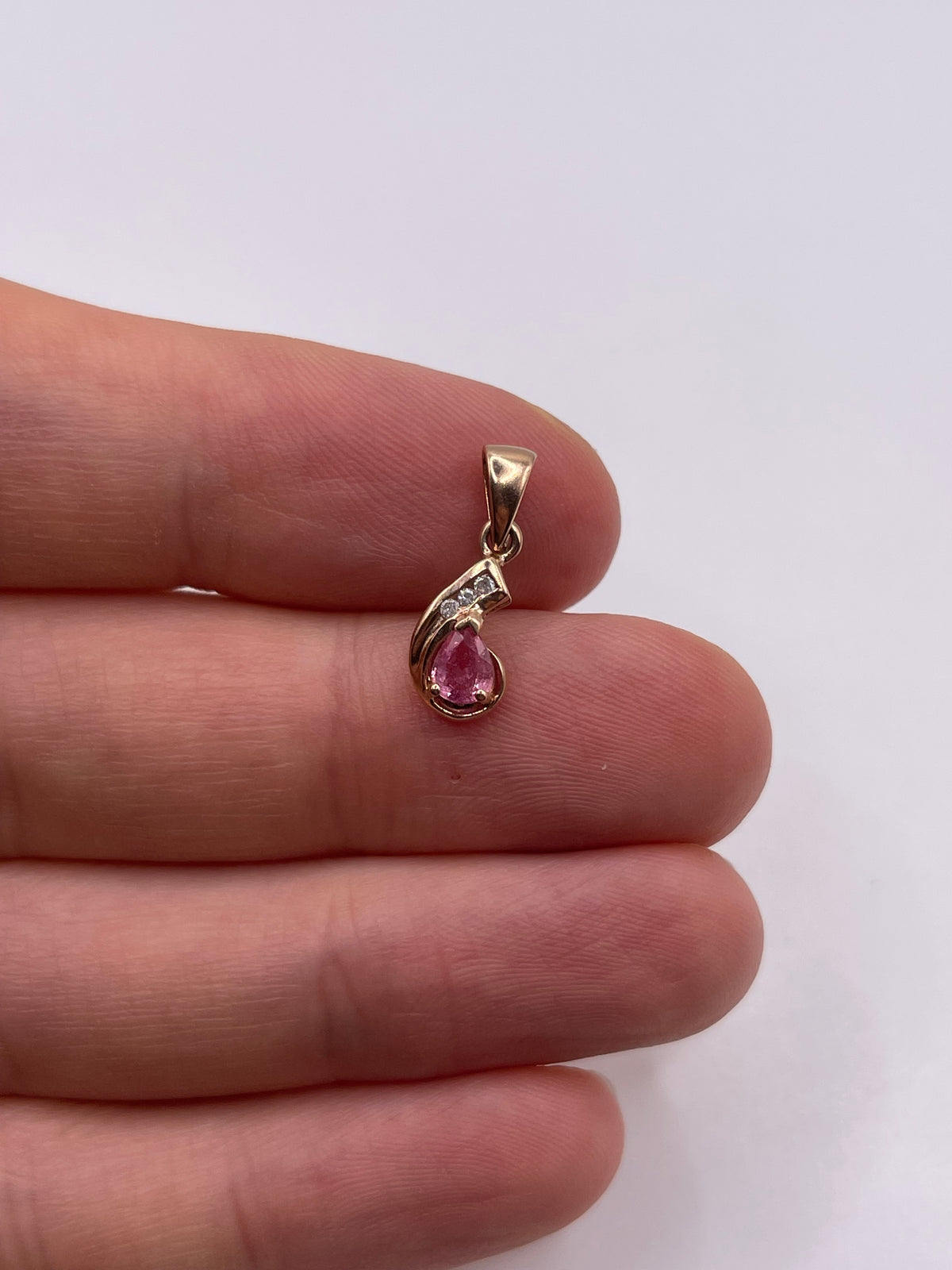 9ct rose gold pink sapphire and diamond pendant