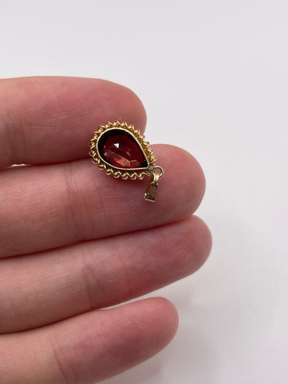 9ct gold garnet pendant