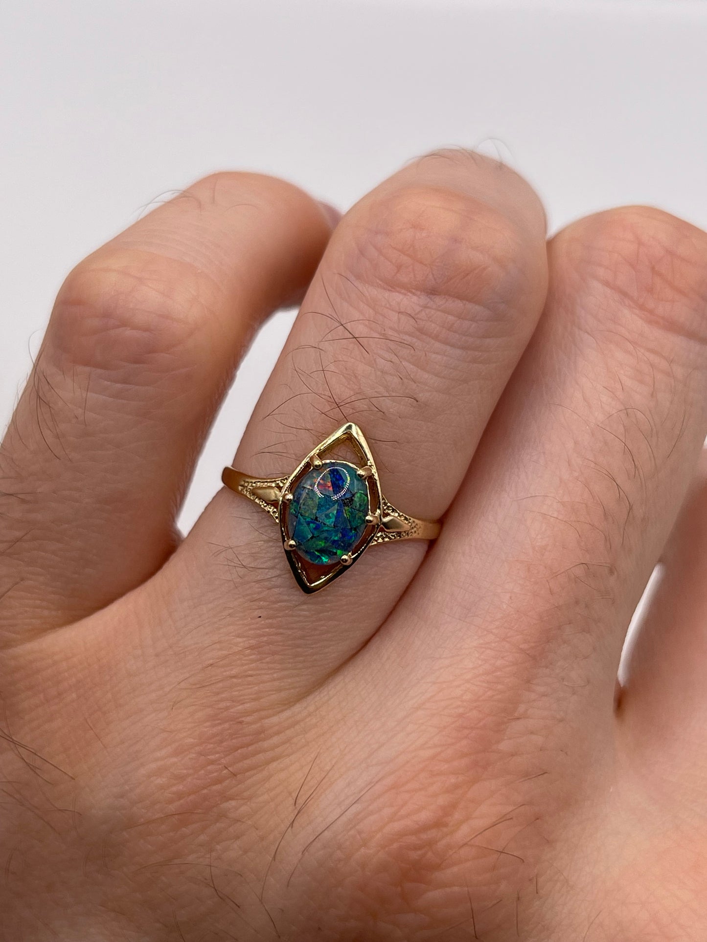 9ct gold opal triplet ring