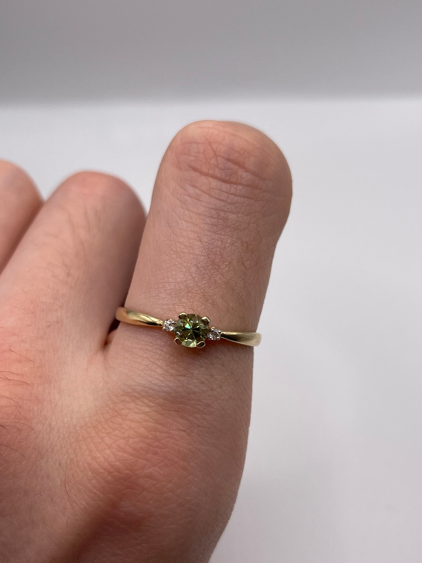 9ct gold quartz and zircon ring
