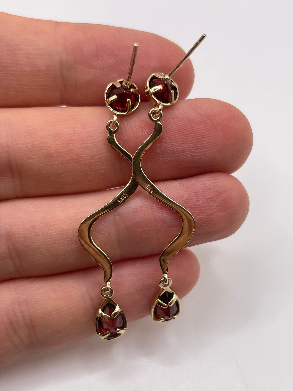 9ct gold garnet earrings