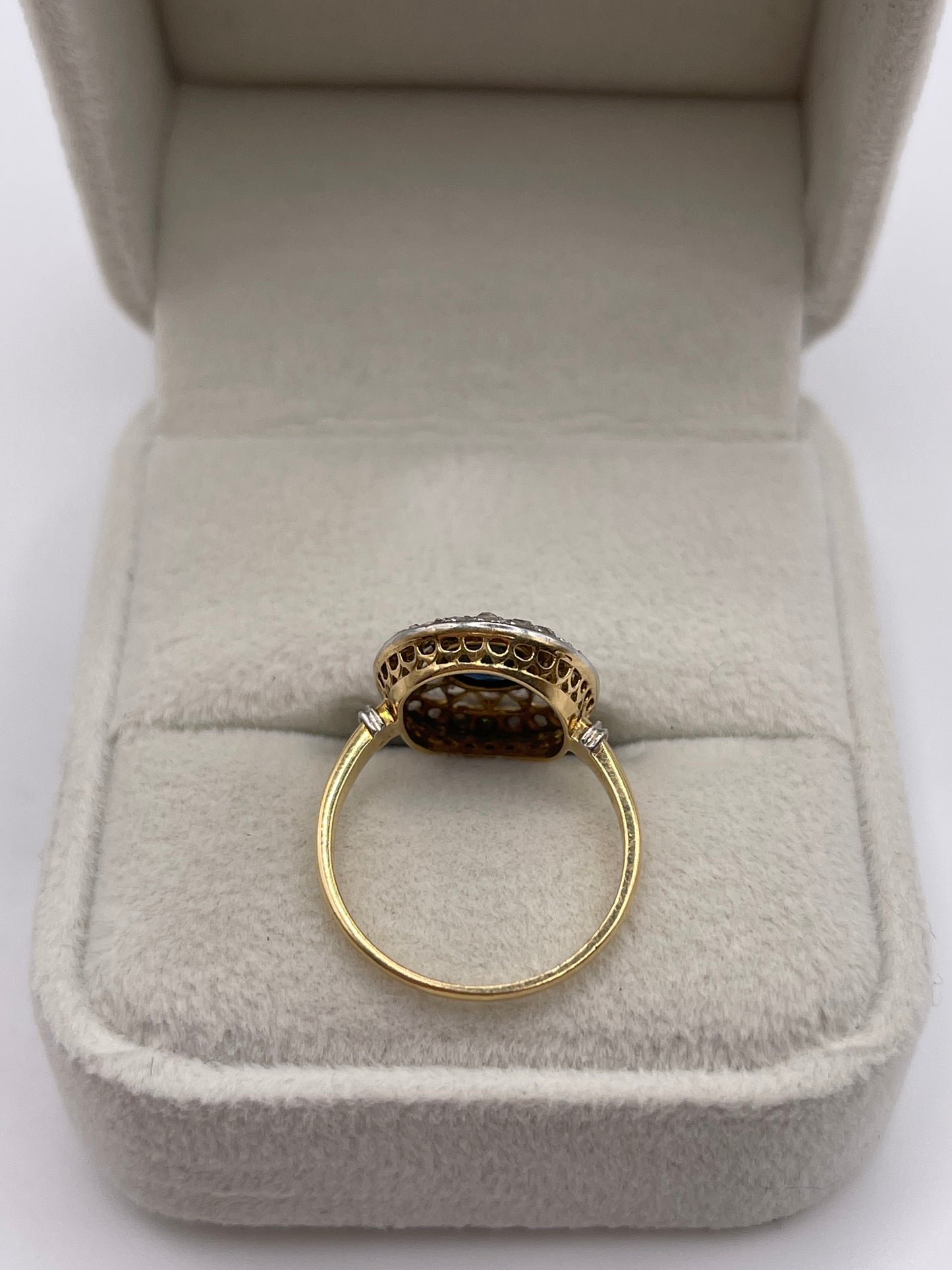 18ct gold sapphire and diamond ring