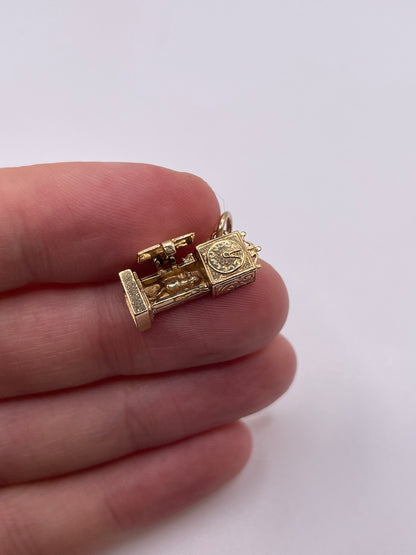 9ct gold mouse ran up the clock charm