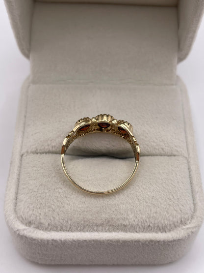 9ct gold garnet ring
