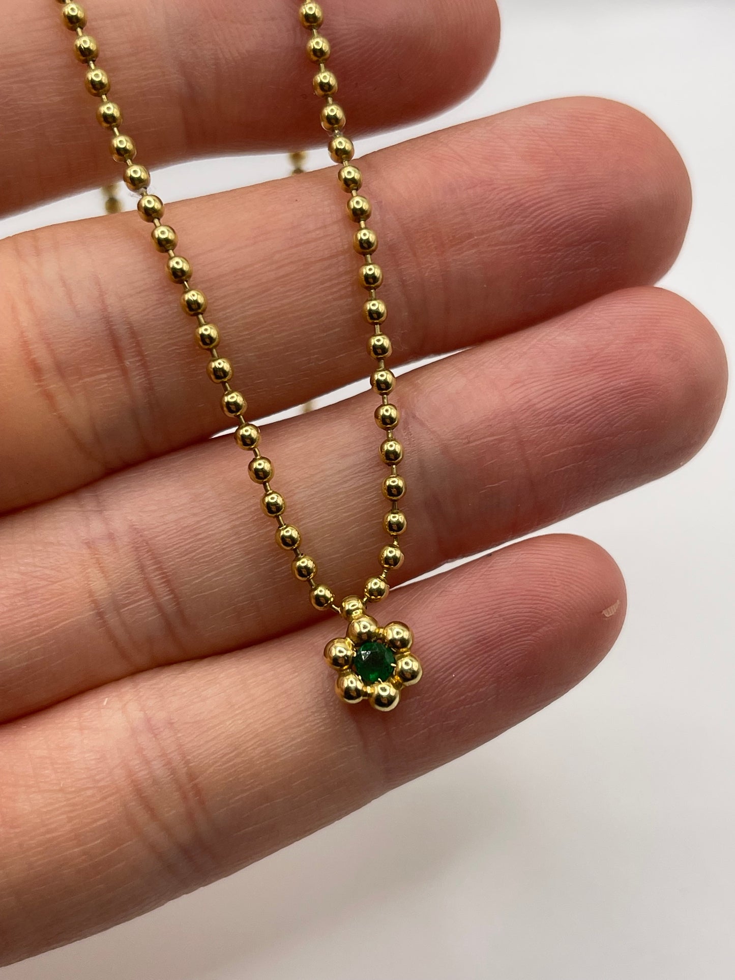 Chaumet 18ct gold emerald necklace