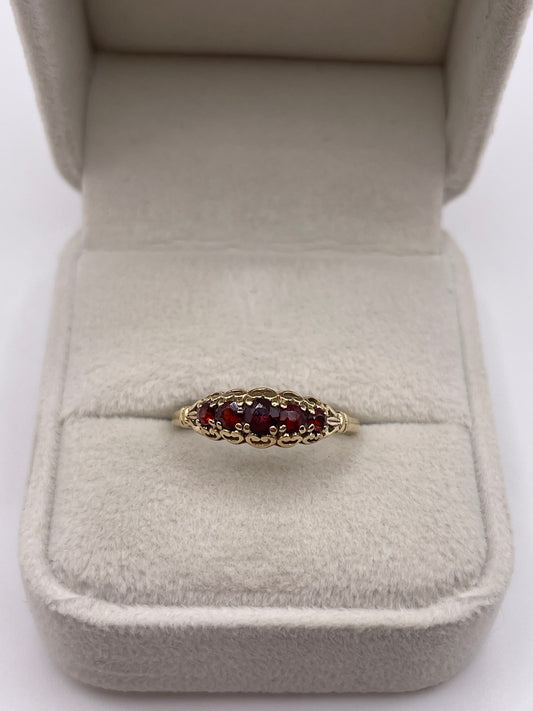 9ct gold garnet ring