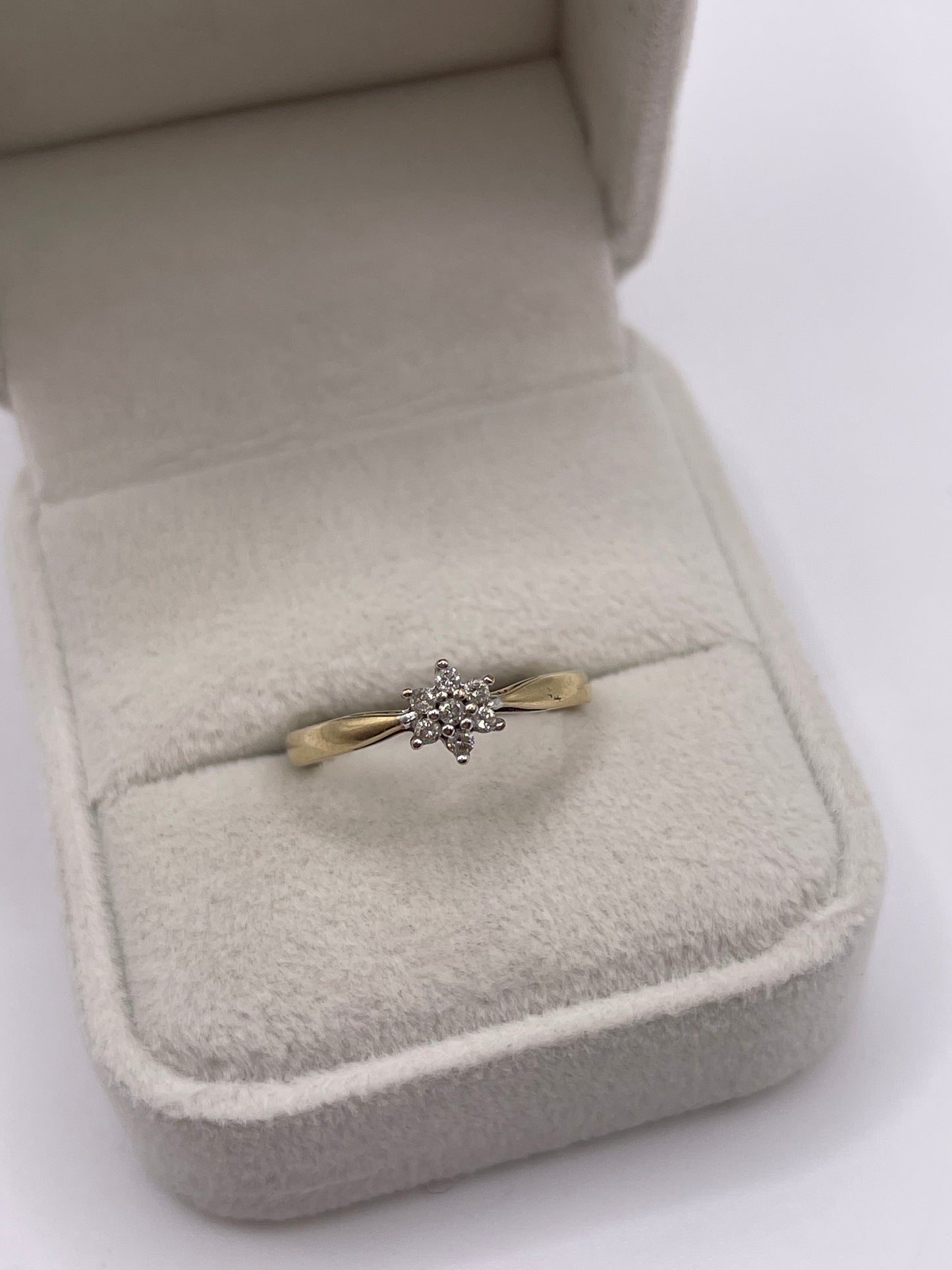9ct gold diamond cluster ring