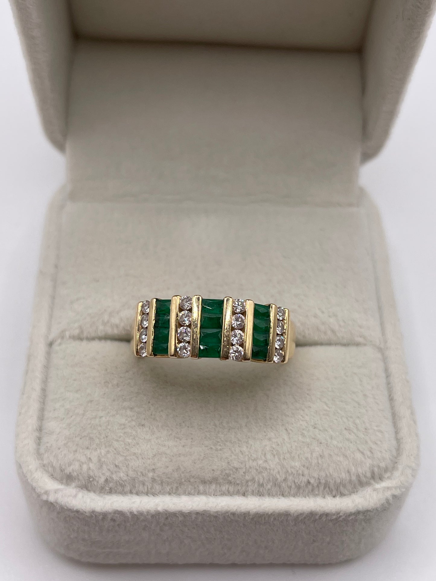 14ct gold emerald and diamond ring