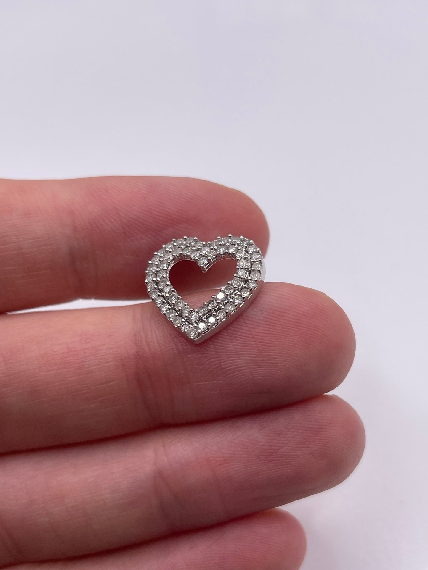 9ct white gold diamond heart pendant