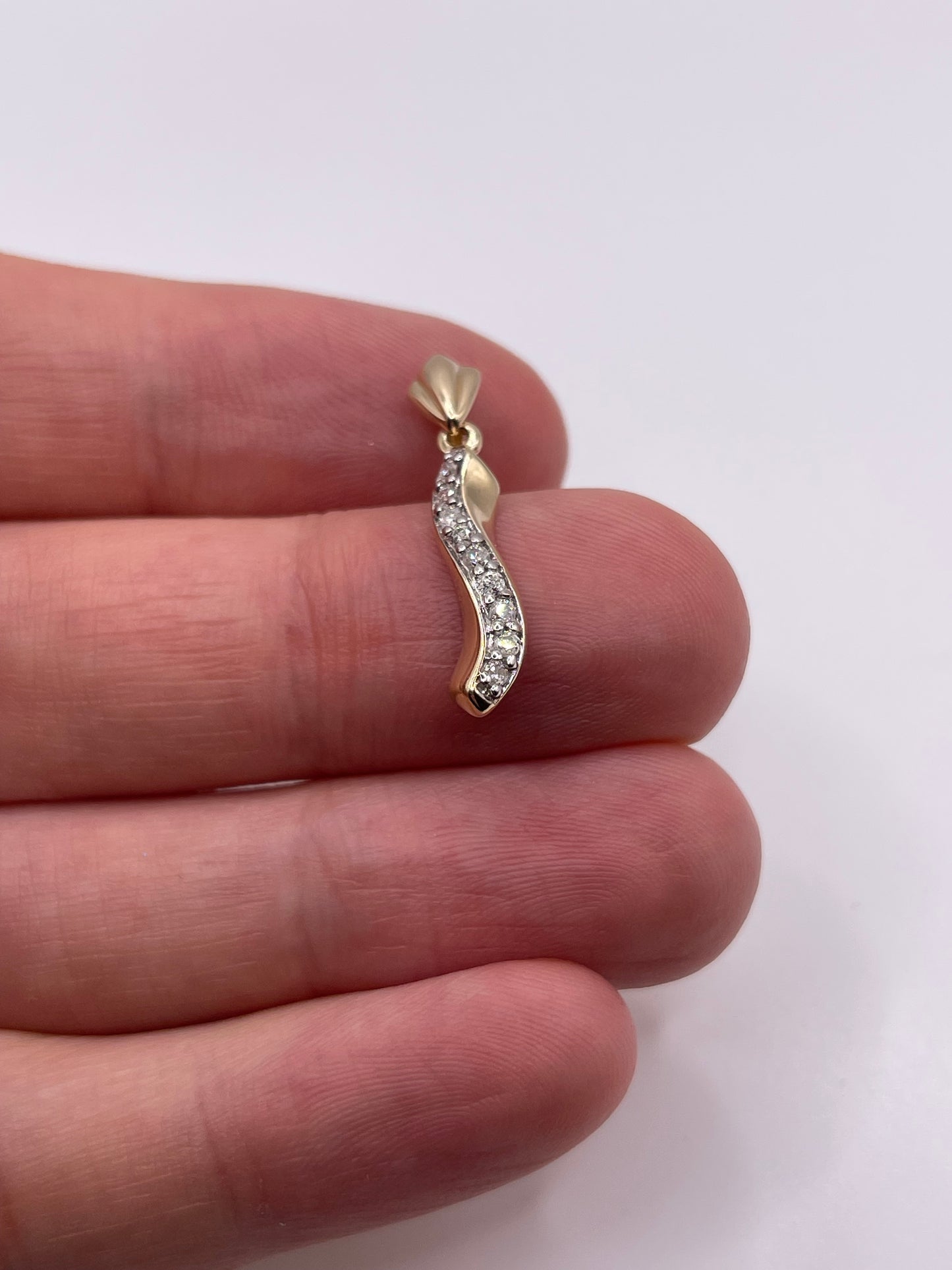 9ct gold diamond pendant