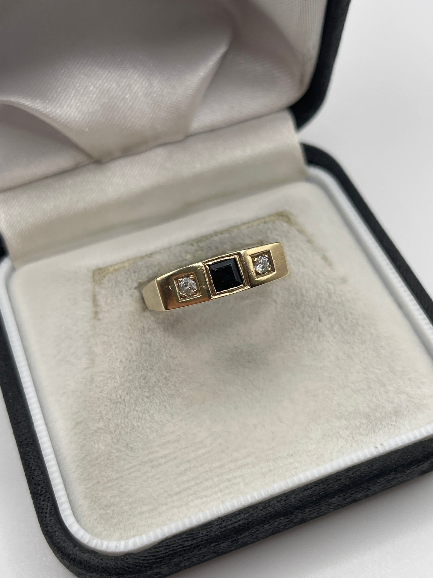 9ct gold sapphire and diamond ring