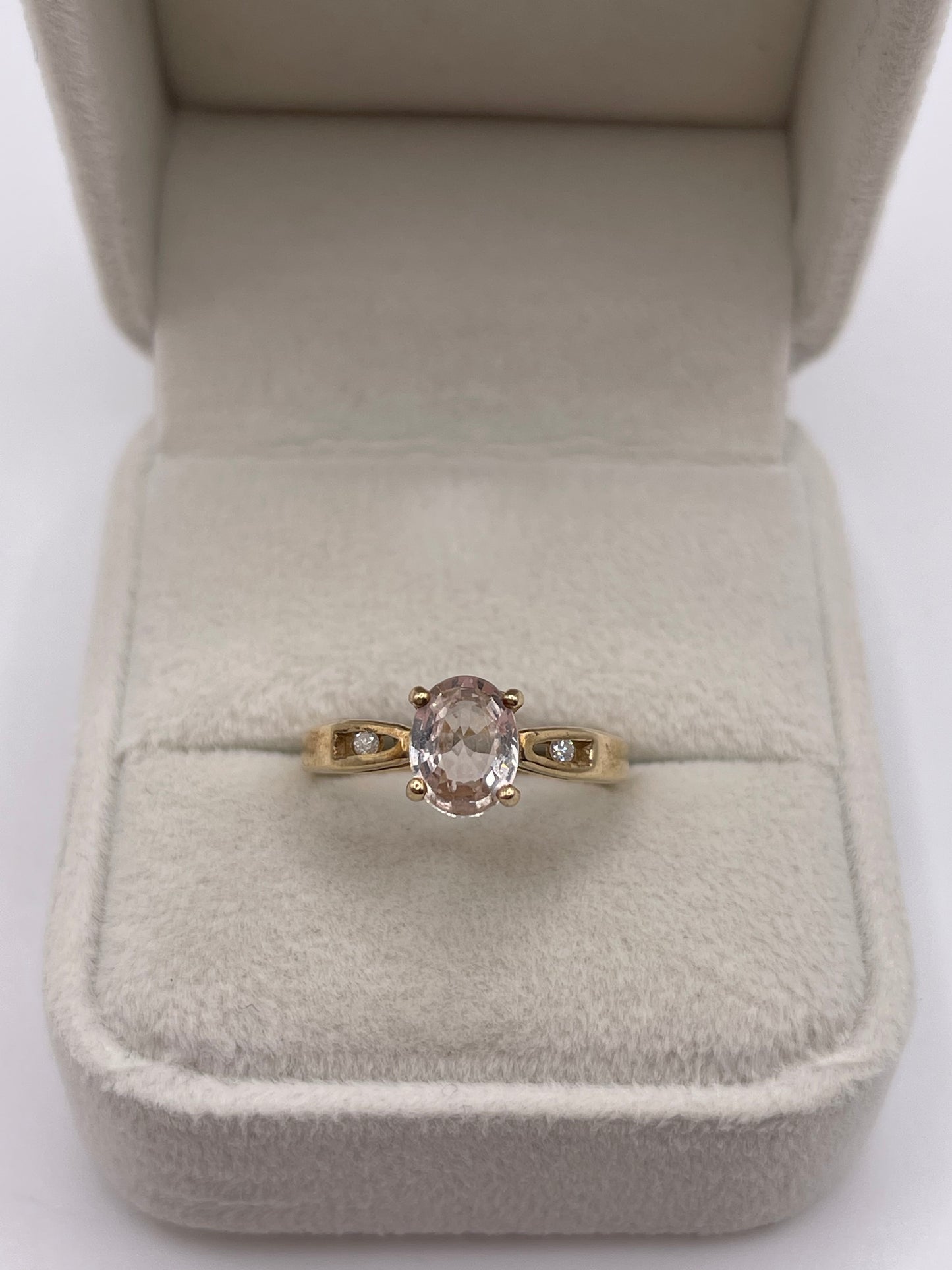 9ct gold morganite and diamond ring